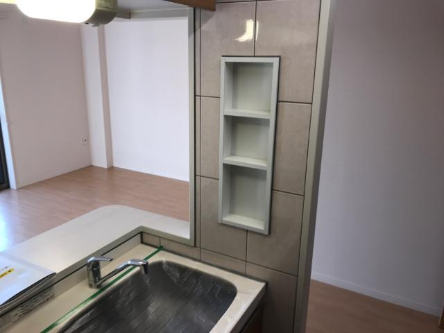 オーシャン・ステラのキッチン|調味料などおけるニッケ棚