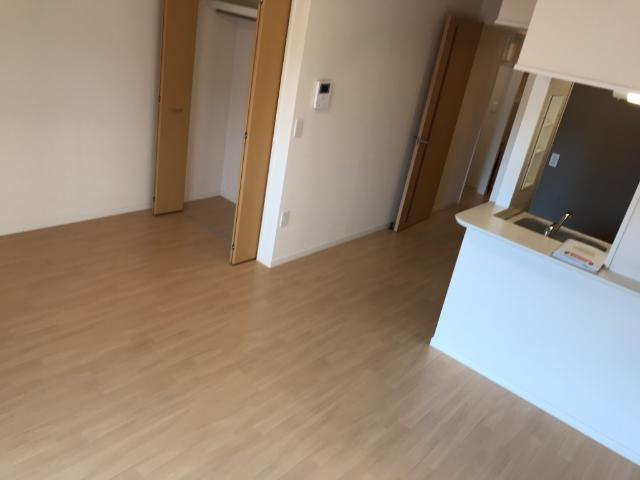 オーシャン・ステラの居間・リビング|間口が広く家具配置しやすいリビング