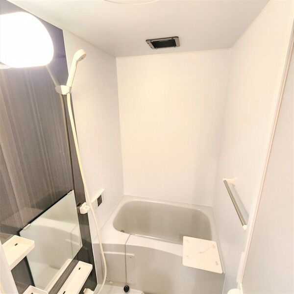 フロースハイム　名古屋市賃貸　仲介手数料無料の浴室