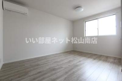 【内装】 | ＬＵＭＩＥＬＥ越智