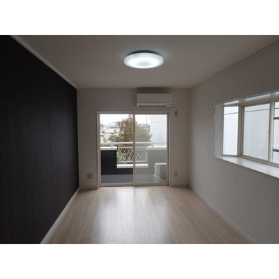 【居間・リビング】 | メゾン・ド・エイミー | ゆったり過ごせる居間です