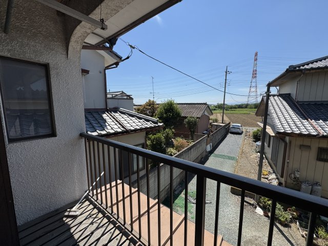 －三丁目不動産ー　深谷市下手計　敷地内に倉庫のバルコニー
