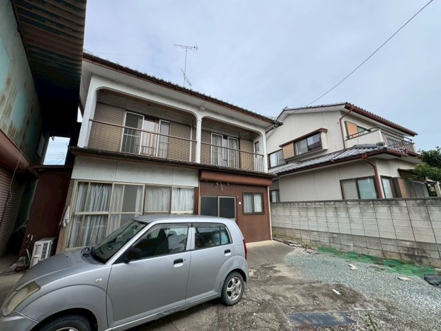 －三丁目不動産ー　深谷市下手計　敷地内に倉庫の外観