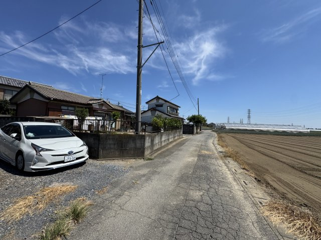 －三丁目不動産ー　深谷市下手計　敷地内に倉庫の前面道路含む現地写真