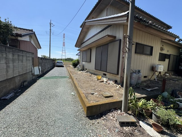 －三丁目不動産ー　深谷市下手計　敷地内に倉庫の前面道路含む現地写真