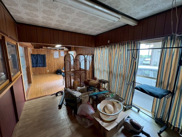 －三丁目不動産ー　深谷市下手計　敷地内に倉庫の洋室