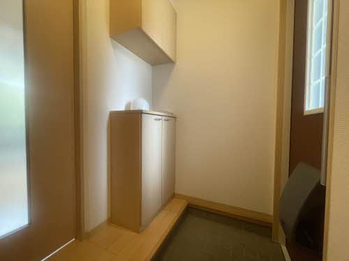 熊本市中央区新屋敷２丁目のアパートの玄関