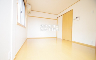 【洋室】 | グランドウルス | 落ち着いた色調の洋室