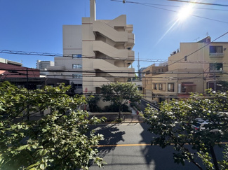 【展望】 | 眼前に広がる空の雄大さと、このお部屋の自慢の一つである「眺望」をご覧ください。毎日、この景色を独り占めできる新生活に夢が広がります。～即日のご見学可能～　お問合せはお気軽にどうぞ。
