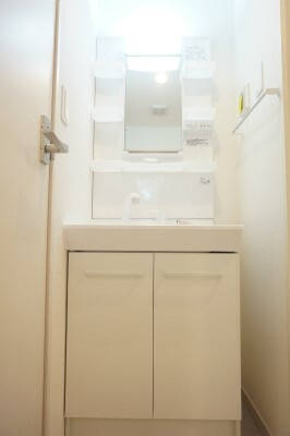 リブリ・ミライフの独立洗面台|明るい洗面所です