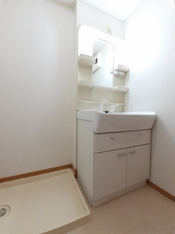 リバーストーン５の独立洗面台|脱衣スペースもあります