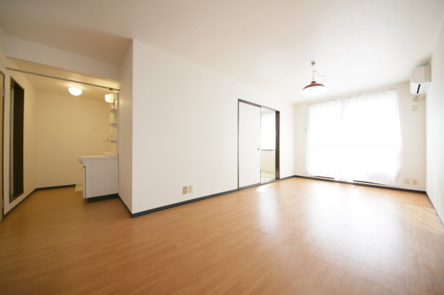 ヴィレッジねむの内装|別部屋同一間取りのお写真となります。