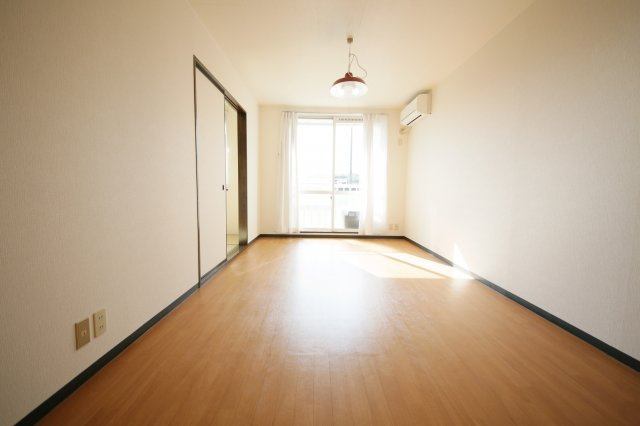 ヴィレッジねむの内装|別部屋同一間取りのお写真となります。