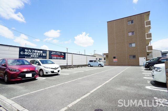 熊本市南区近見７丁目の賃貸マンションの駐車場