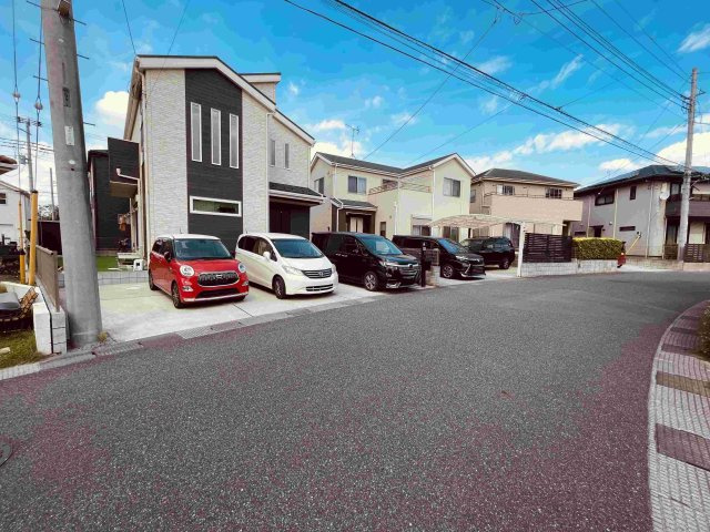 野田市つつみ野1丁目　中古戸建の前面道路含む現地写真