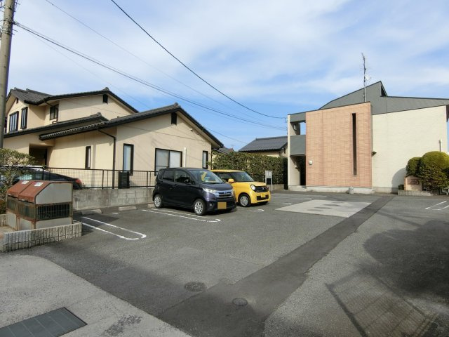 プラシードの駐車場