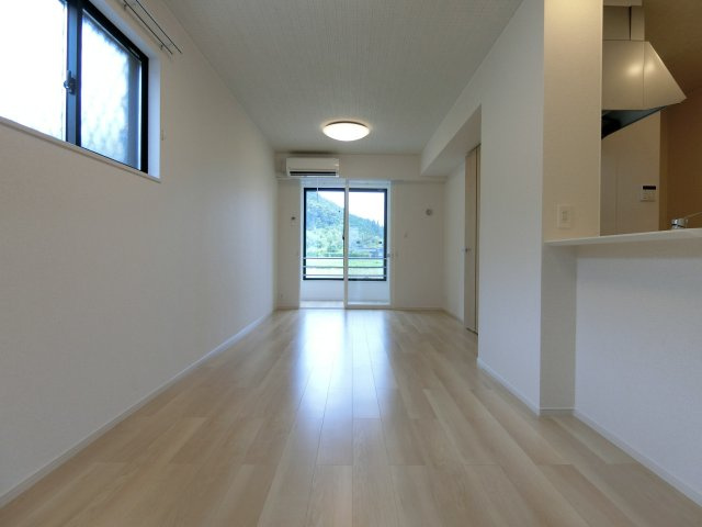 グランシャリオ　アルファ　Ｂの居間・リビング