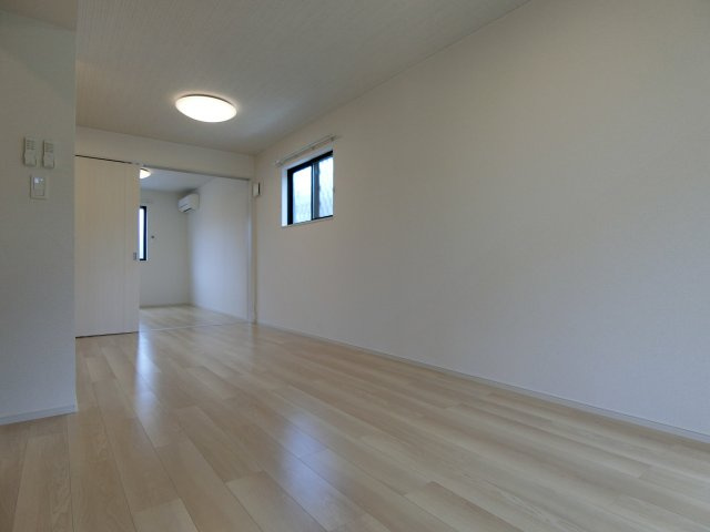 グランシャリオ　アルファ　Ｂの居間・リビング