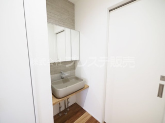 【洗面所】 | 現地写真（１号地２階洗面）シャワー付き洗面化粧台