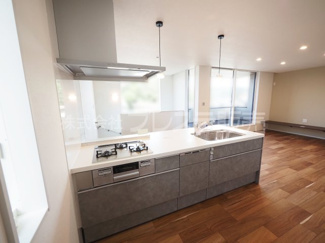 【キッチン】 | 現地写真（１号地キッチン）人気のフルフラットキッチン♪食器洗い乾燥機＆浄水器を標準装備！