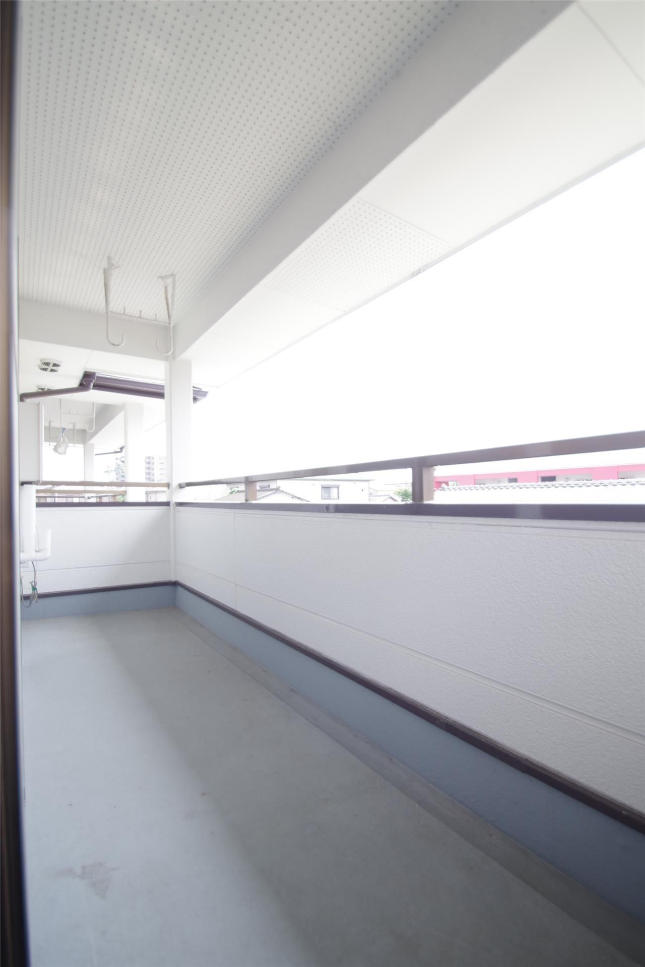 熊本市中央区十禅寺１丁目のアパートのバルコニー