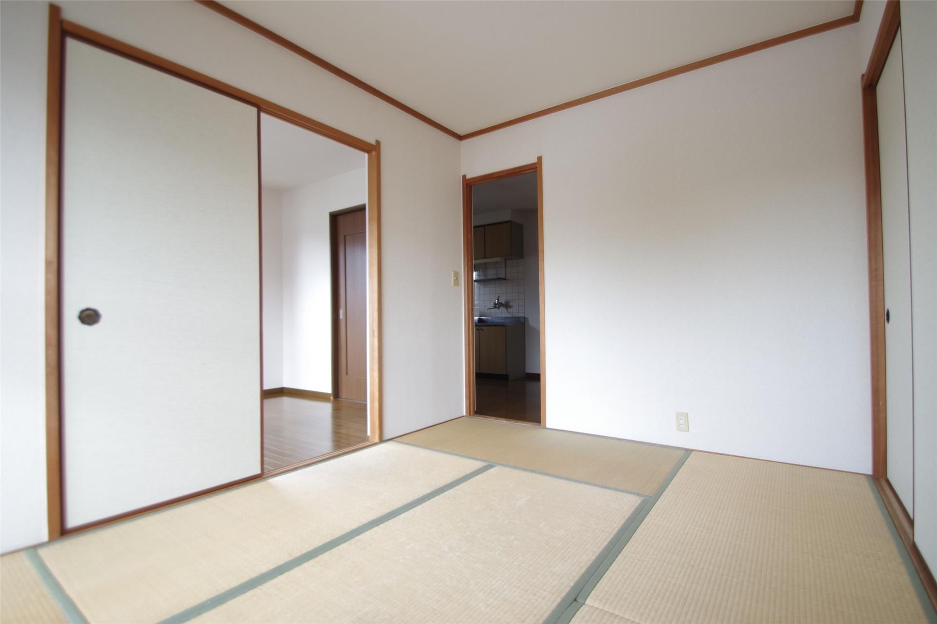 熊本市中央区十禅寺１丁目のアパートの和室