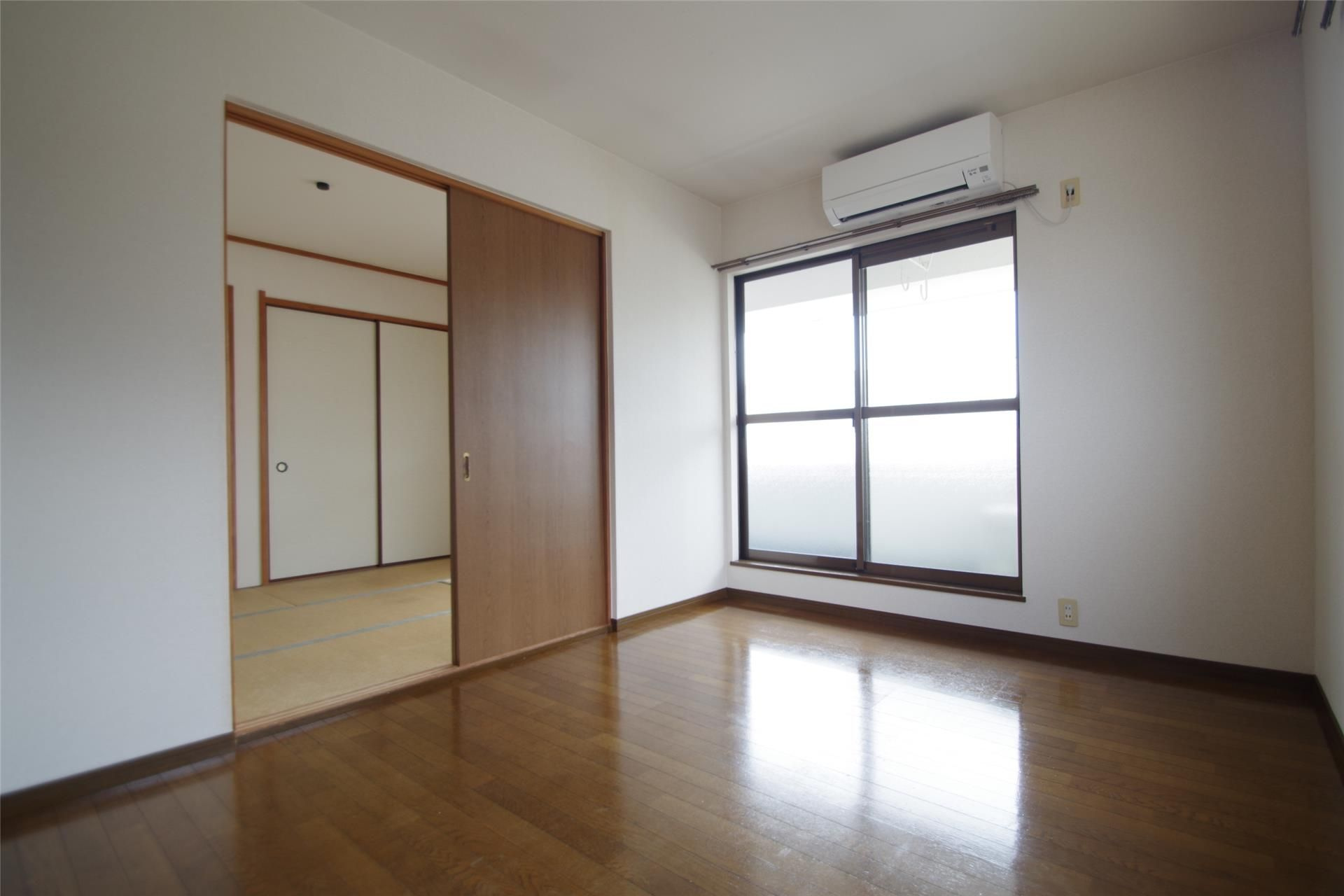 熊本市中央区十禅寺１丁目のアパートの居間・リビング