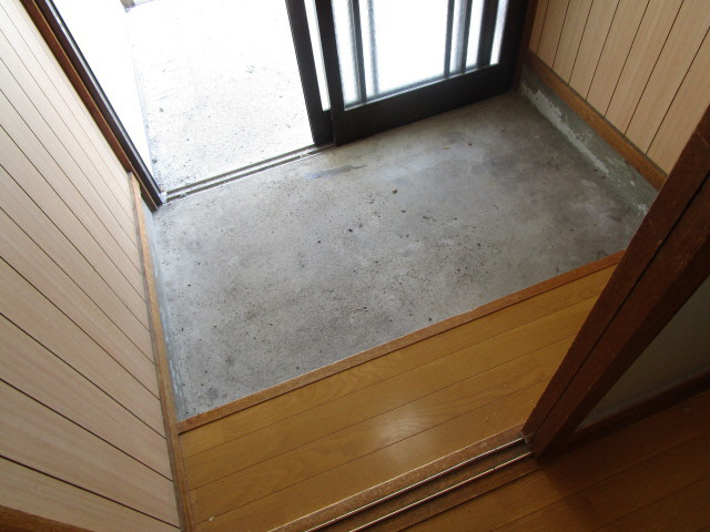 緑苑東棟の玄関