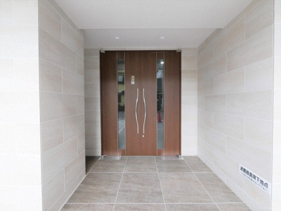 【エントランス】 | AQUA GALAXY | 清潔なエントランスです