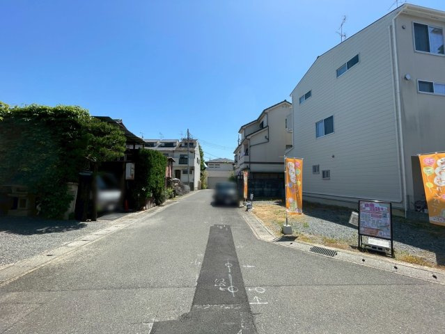 太秦一ノ井町　駐車2台プラン　建築条件付土地の前面道路含む現地写真|（5/10撮影）
