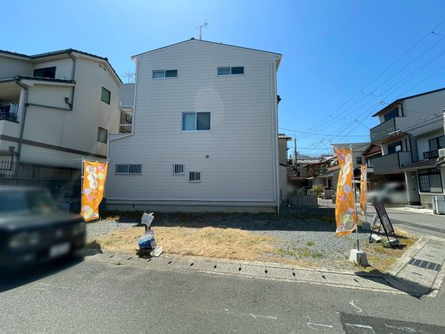 太秦一ノ井町　駐車2台プラン　建築条件付土地の前面道路含む現地写真