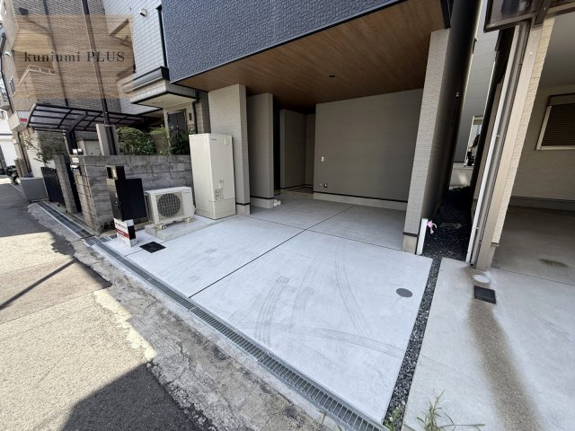 大阪市鶴見区中茶屋1丁目の駐車場