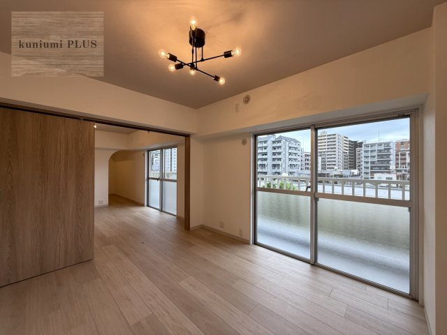 日商岩井京橋ハイツの洋室