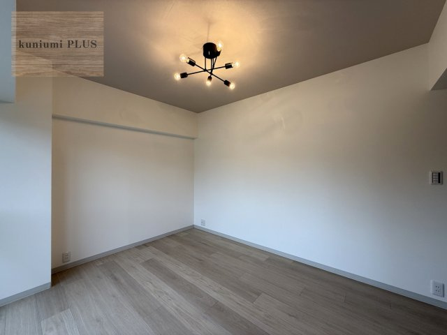 日商岩井京橋ハイツの洋室