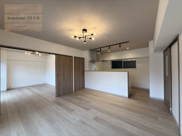 日商岩井京橋ハイツの居間・リビング