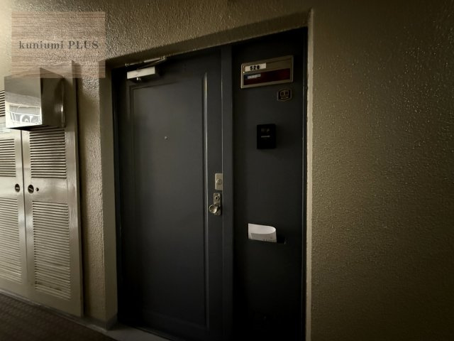 日商岩井京橋ハイツの玄関