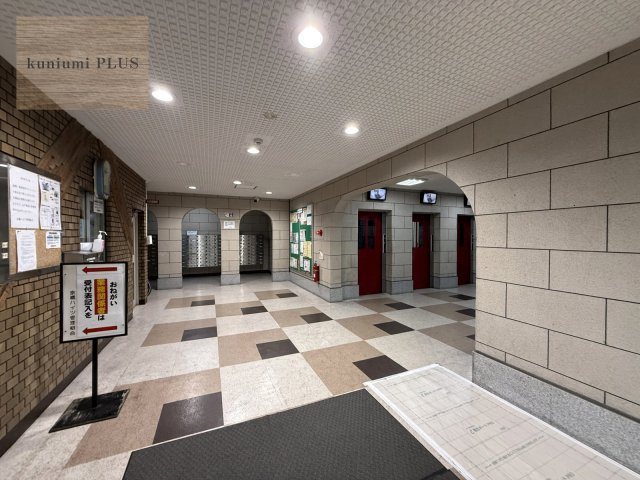 日商岩井京橋ハイツのエントランス