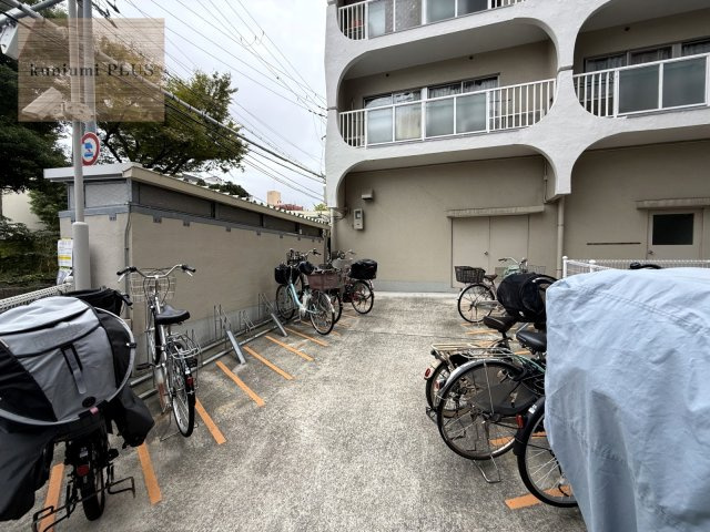 日商岩井京橋ハイツの駐輪場