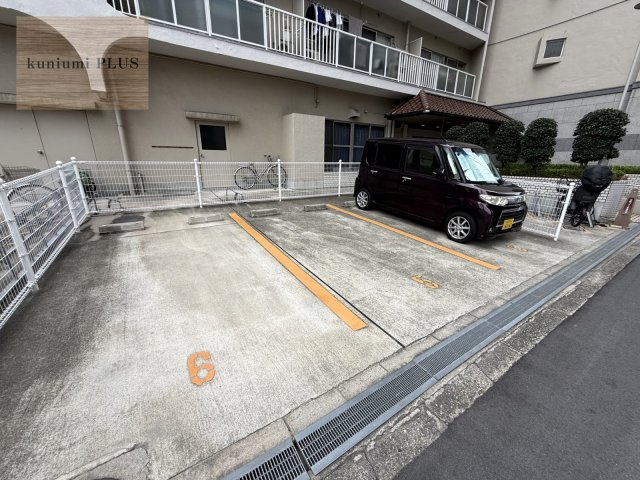 日商岩井京橋ハイツの駐車場
