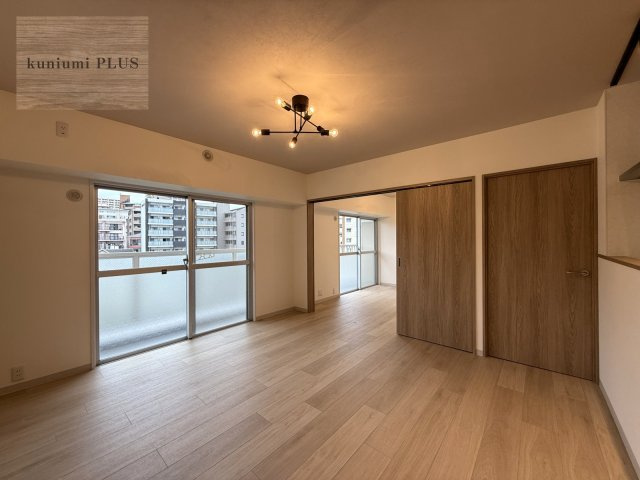 日商岩井京橋ハイツの居間・リビング