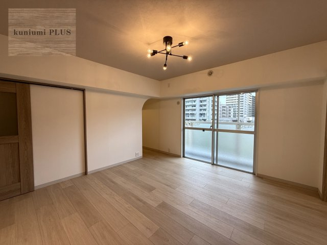 日商岩井京橋ハイツの居間・リビング