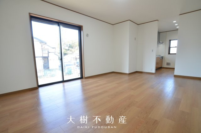 【居間・リビング】 | 座間市栗原中央5丁目　中古戸建て【仲介手数料無料】 | 【仲介手数料無料でご紹介可能です】大樹不動産