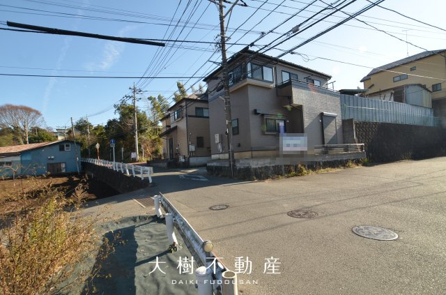 【前面道路含む現地写真】 | 座間市栗原中央5丁目　中古戸建て【仲介手数料無料】