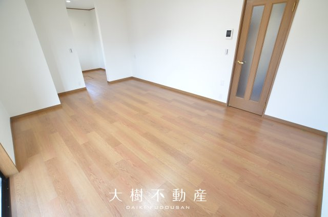 【居間・リビング】 | 座間市栗原中央5丁目　中古戸建て【仲介手数料無料】 | □■当社なら諸費用を最大限削減できます■□