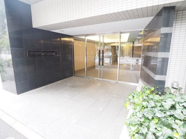 レジディア文京本駒込のエントランス