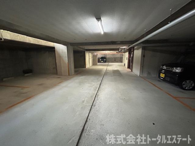 アーデント熊野の駐車場