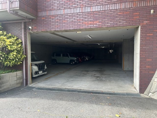 アーデント熊野の駐車場