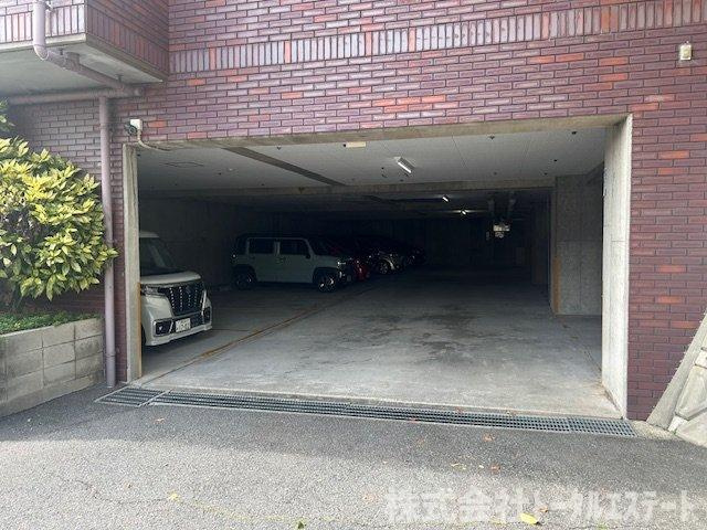 アーデント熊野の駐車場