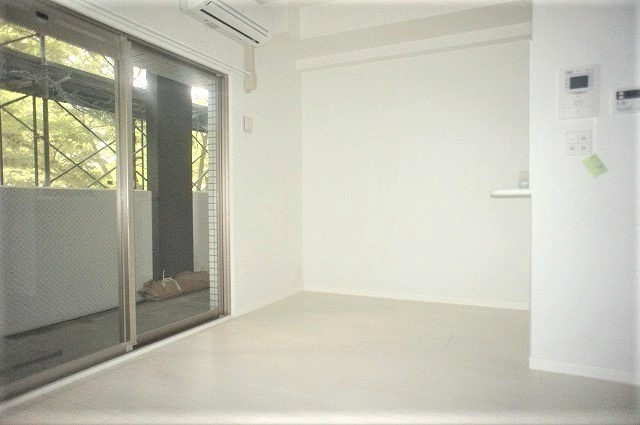 エンクレスト博多Reyの居間・リビング|こちらのリビングで趣味の時間をお楽しみください