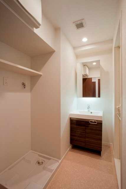 エンクレスト博多Reyの洗面所|脱衣スペースもあります